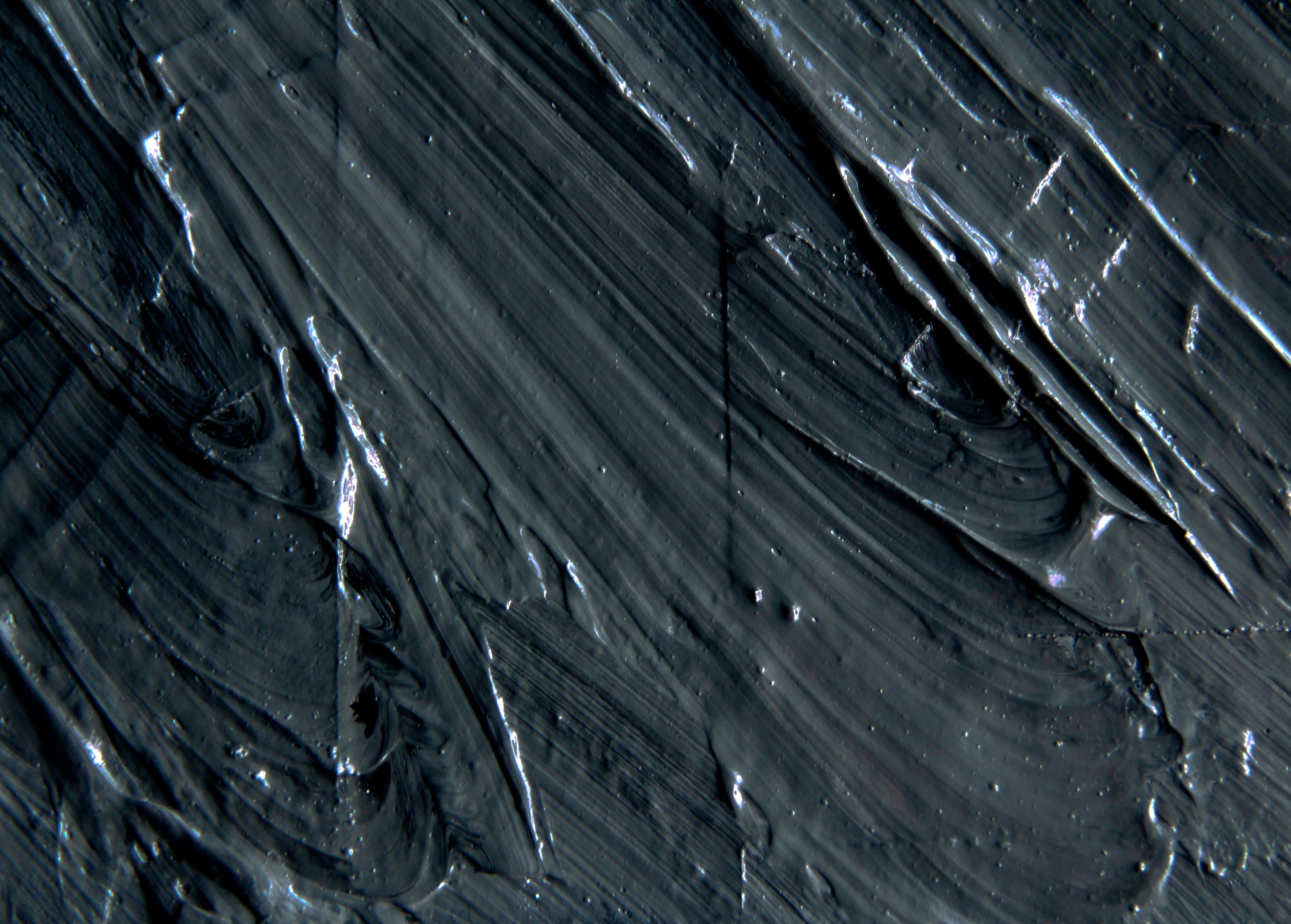 Hand-poured epoxy resin surface